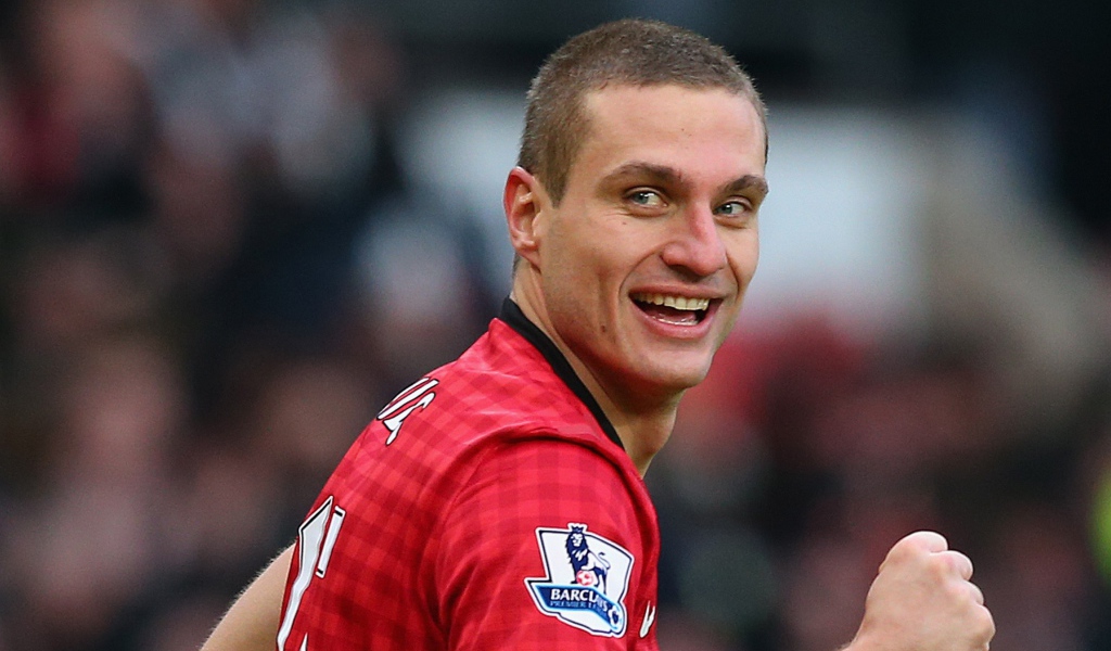 Незаменимый игрок Манчестер Юнайтед Неманья Видич забил гол