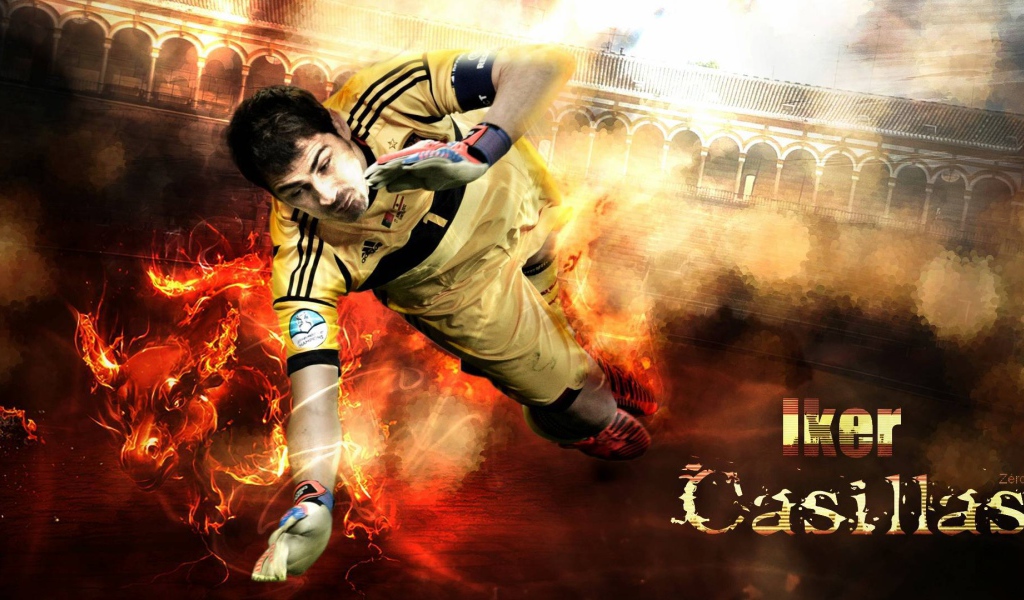 Игрок Реал Мадрида Икер Касильяс ловит мяч