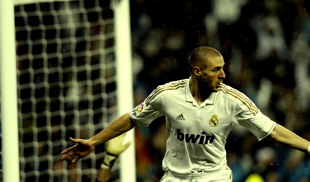 Игрок Реал Мадрида Карим Бензема забил гол