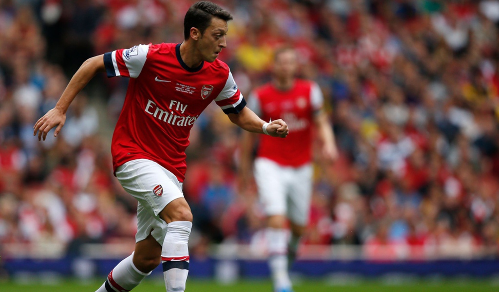 Игрок номер 8 Арсенала Месут Озил