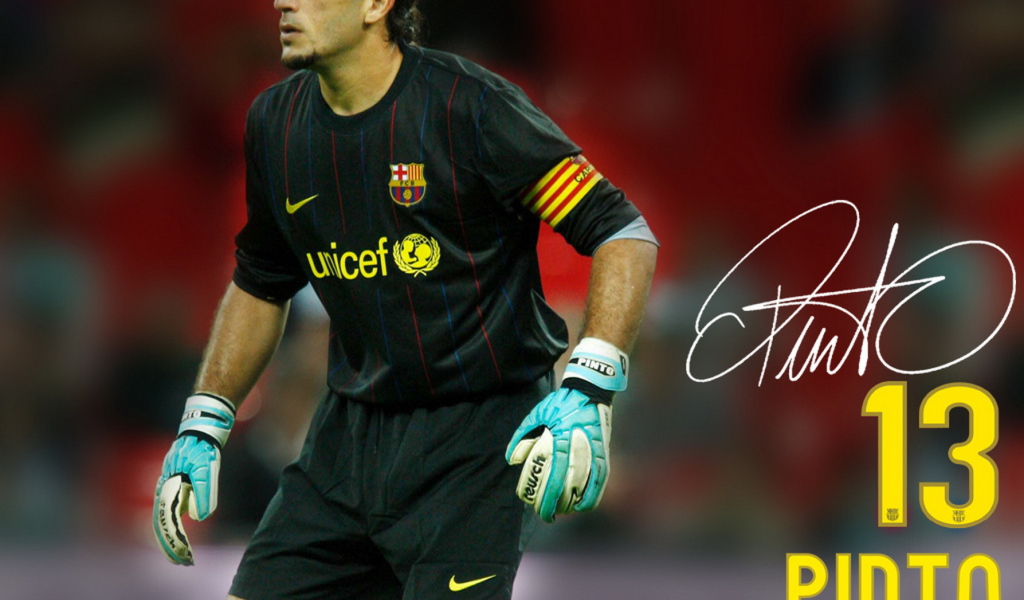 Игрок Барселоны Хосе Пинто