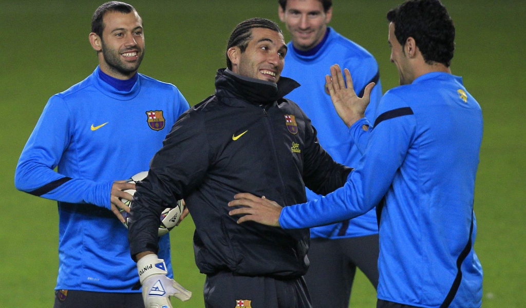 Игрок Барселоны Хосе Пинто после победы