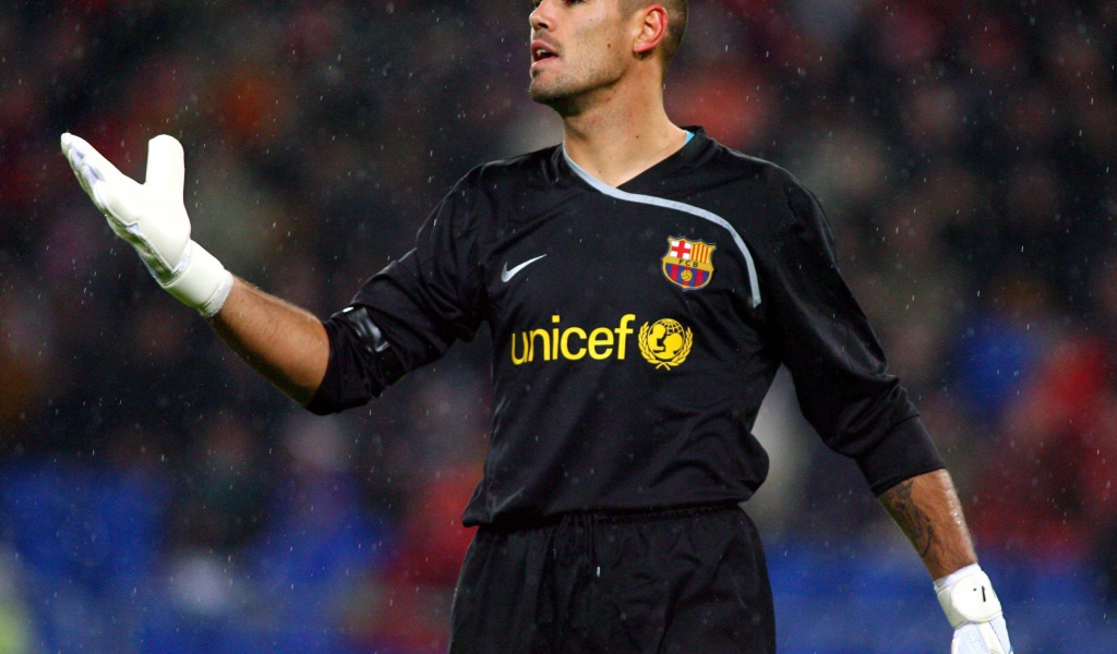 Игрок Барселоны Виктор Вальдес