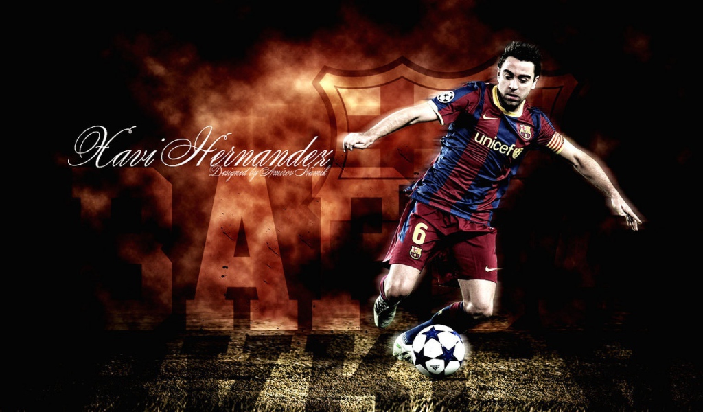 Игрок Барселоны Хави Эрнандес бьет мяч