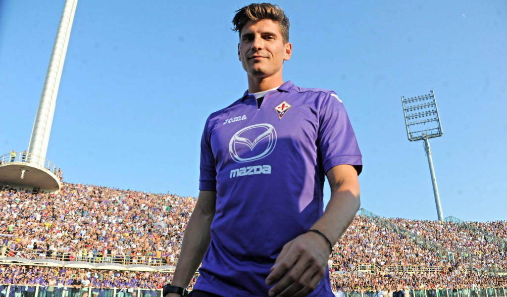 Игрок из Фиорентина Марио Гомес