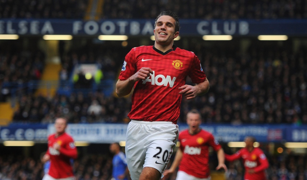 Игрок Манчестер Юнайтед Робин ван Перси после победы