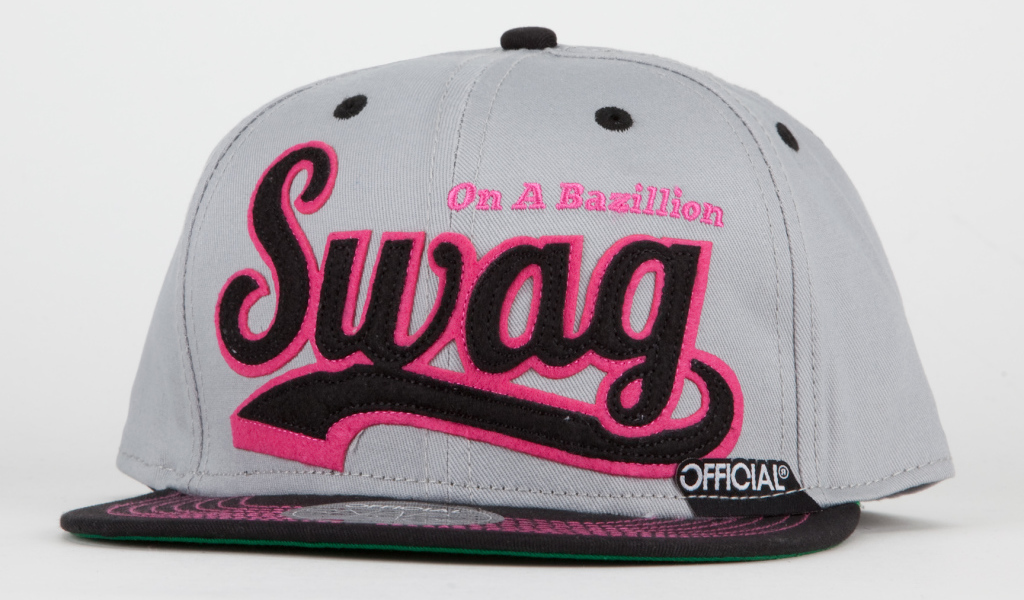 Белая кепка swag