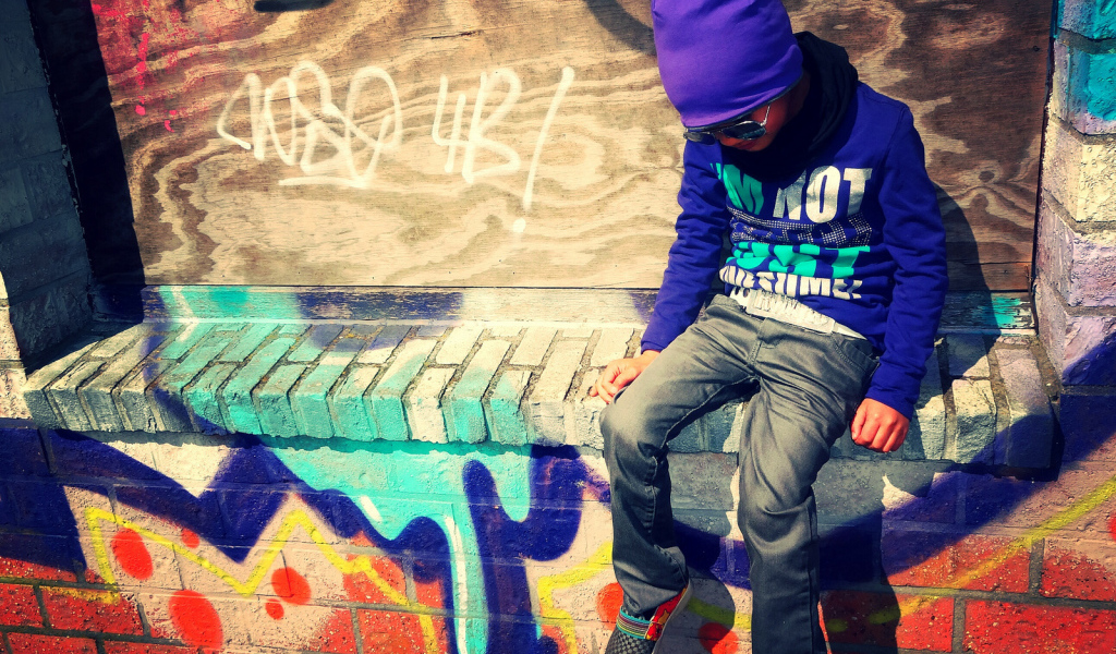 Ребёнок в стиле одежды swag