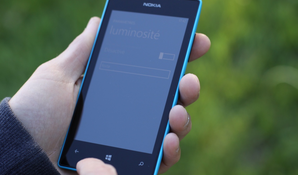Голубая Nokia Lumia 520
