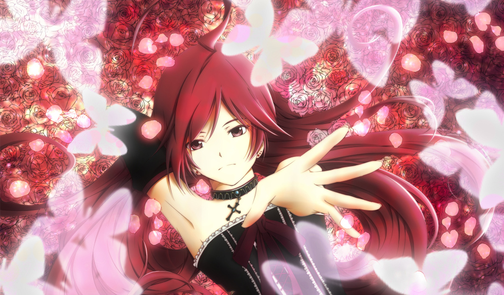 Девушка на фоне роз