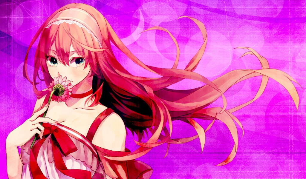 Девочка нюхает цветок