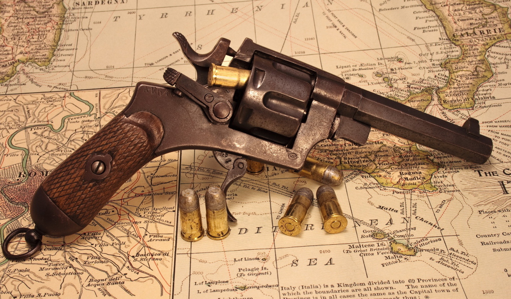 Старинный револьвер