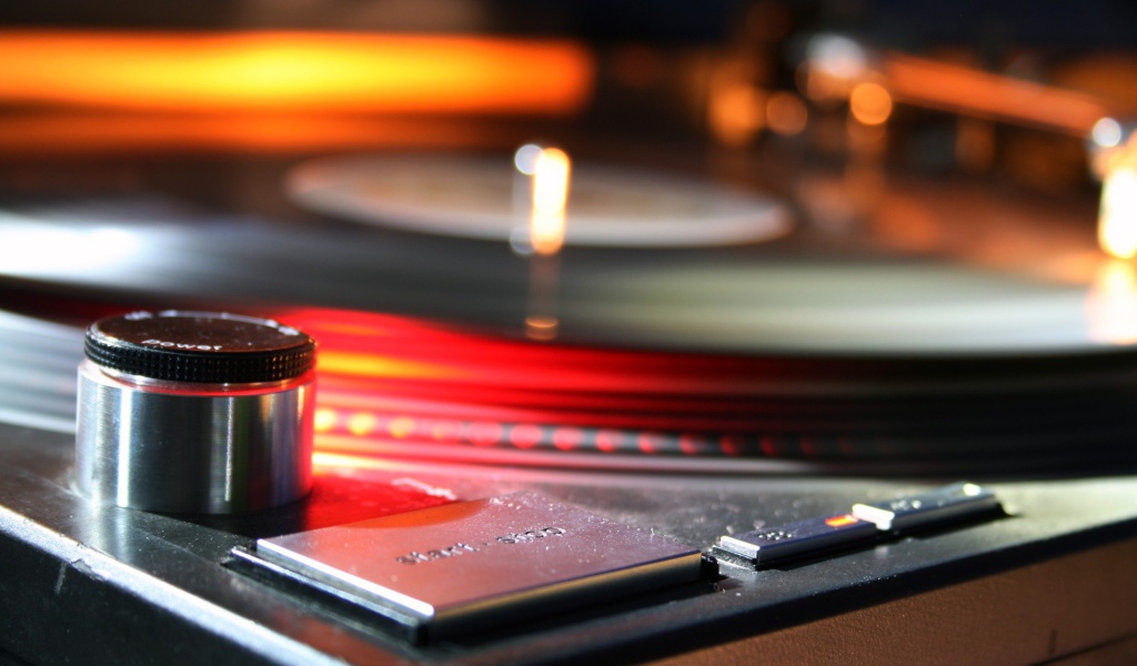 Проигрыватель виниловых пластинок