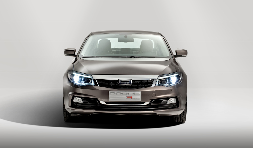 Красивый автомобиль Qoros 3 2014