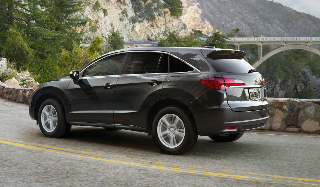 Автомобиль марки Acura модели RDX 2014