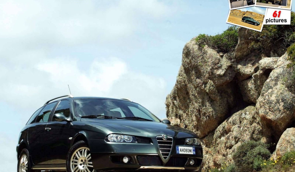 Автомобиль Alfa Romeo 156 на дороге