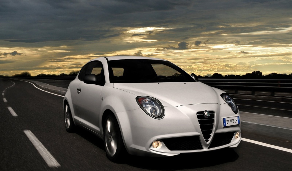 Альфа- Ромео на дороге