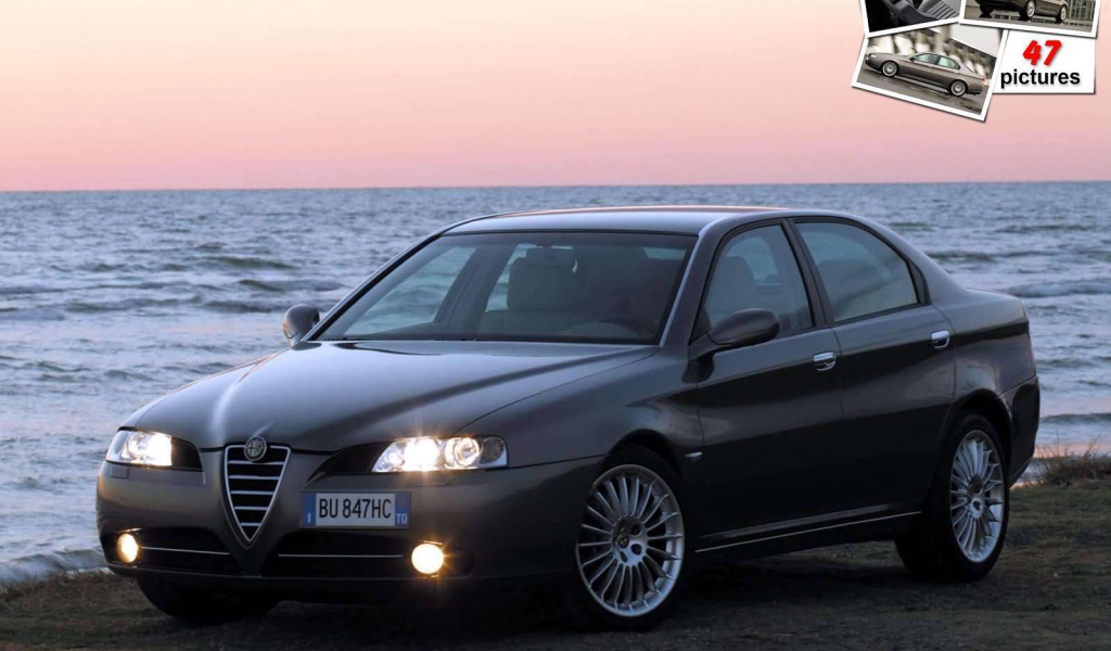 Красивый автомобиль Alfa Romeo 166 в Москве