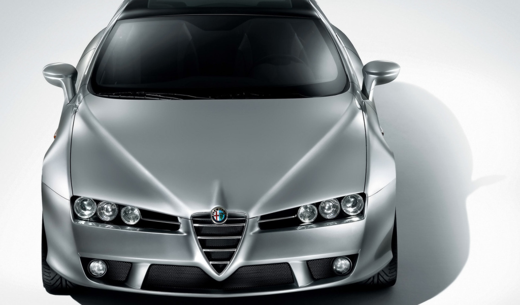 Красивый автомобиль Alfa Romeo brera в Москве