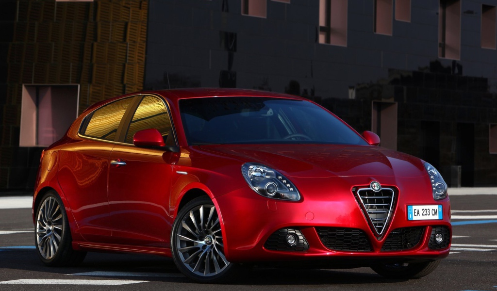 Красивый автомобиль Alfa Romeo giulia в Москве