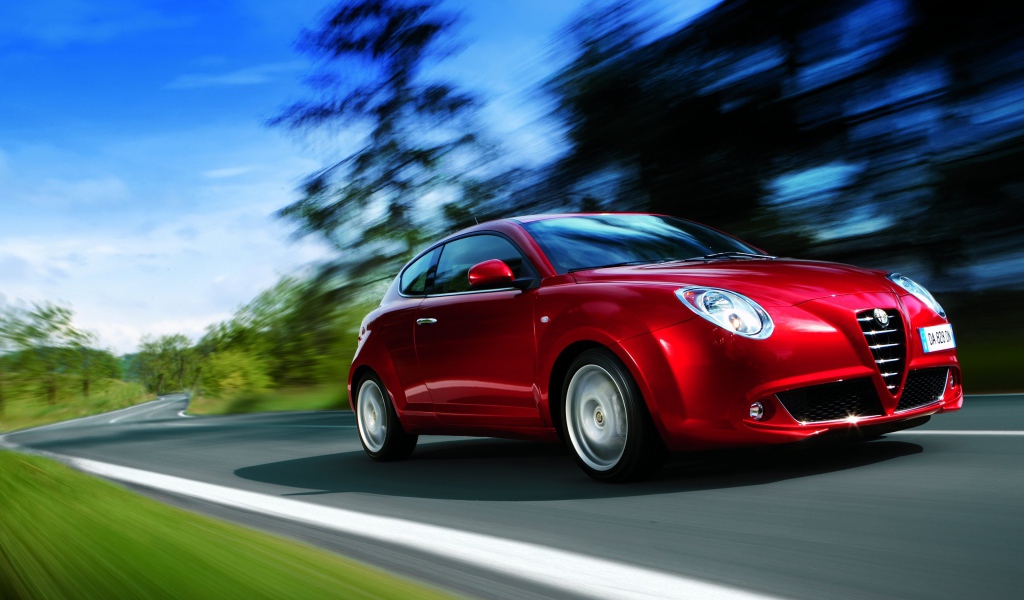 Красивый автомобиль Alfa Romeo mito