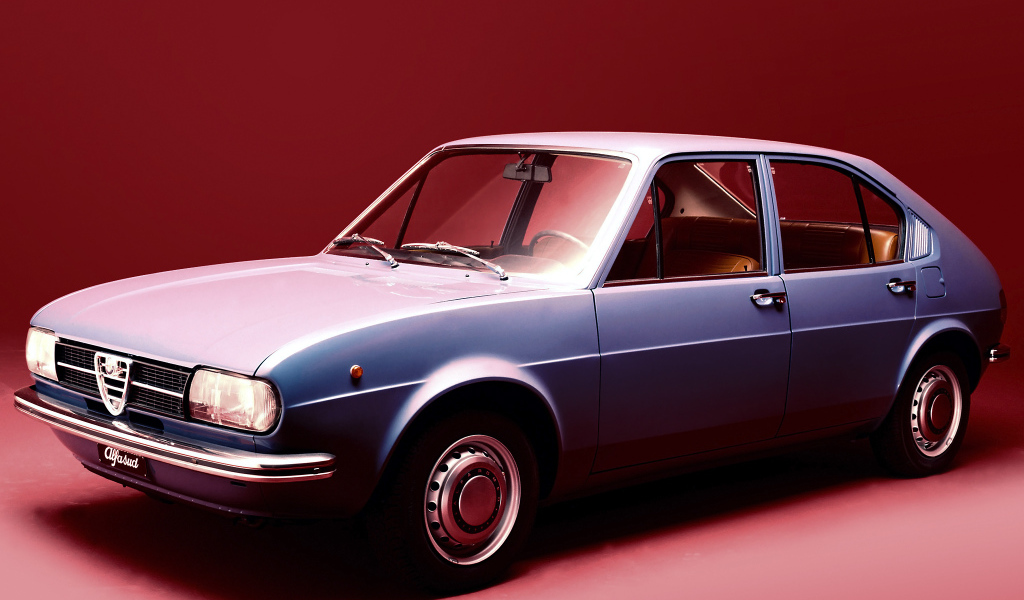 Автомобиль марки Alfa Romeo модели alfasud