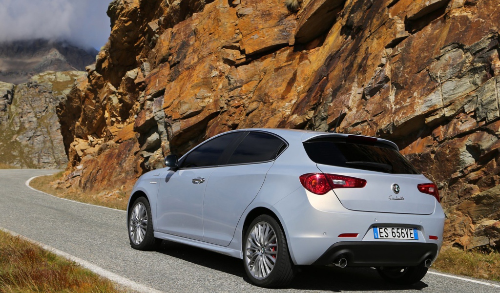 Автомобиль марки Alfa Romeo модели giulietta 2014