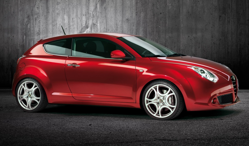 Автомобиль марки Alfa Romeo модели mito