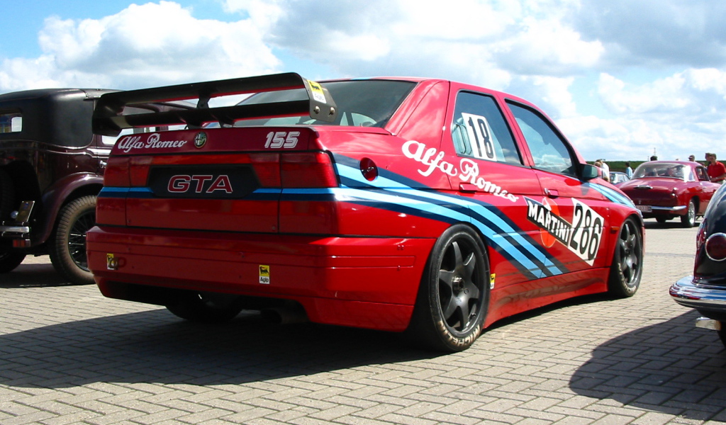 Дизайн автомобиля Alfa Romeo 155