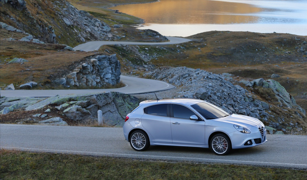 Фото автомобиля Alfa Romeo giulietta 2014