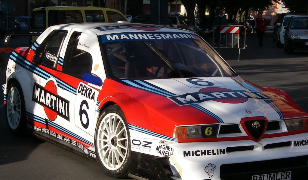 Надежный автомобиль Alfa Romeo 155