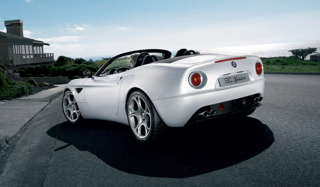 Надежный автомобиль Alfa Romeo 8c spider