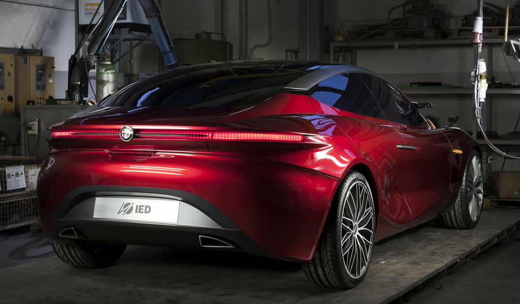 Надежная машина Alfa Romeo gloria