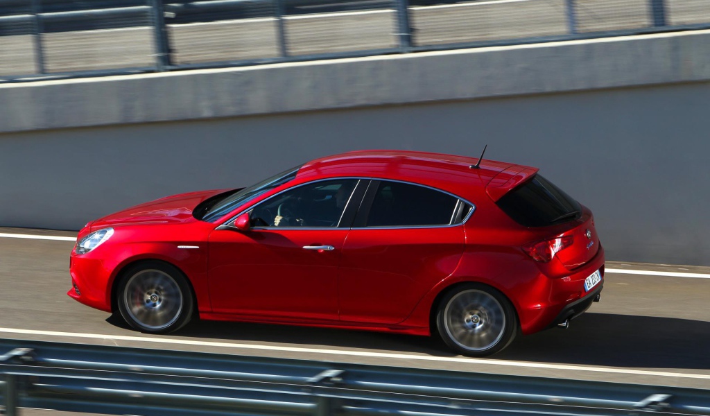 Тест драйв автомобиля Alfa Romeo giulia