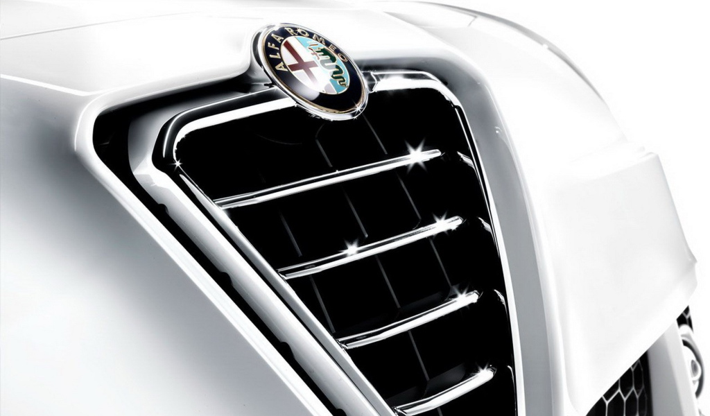 Красивый автомобиль Alfa Romeo 8c spider в Москве