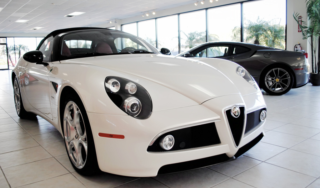 Новая машина Alfa Romeo 8c spider