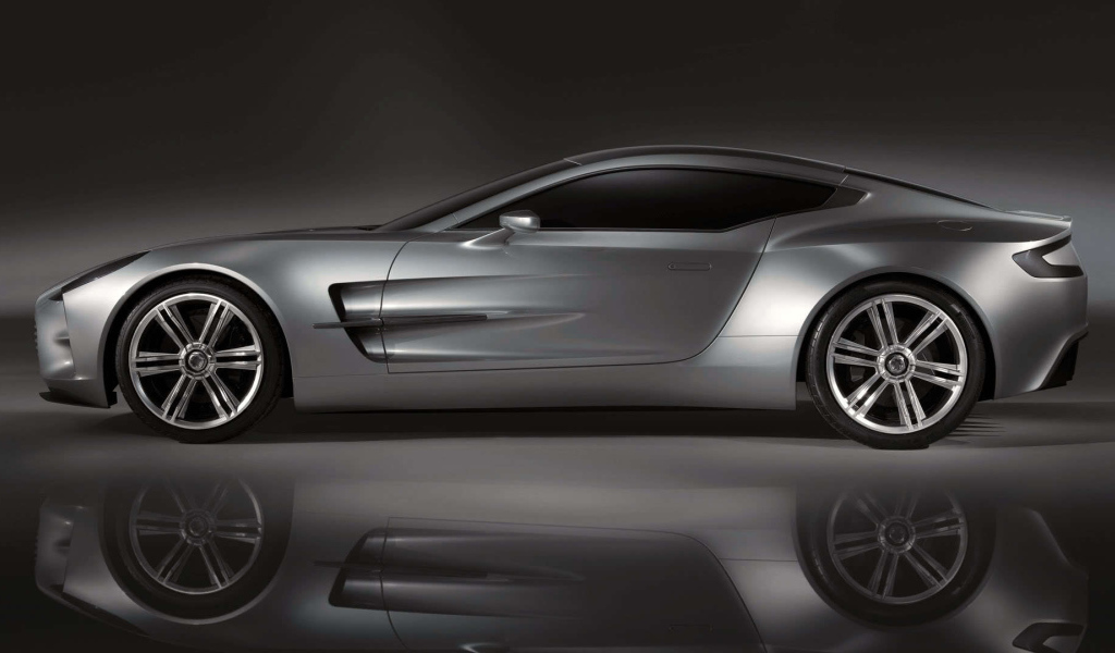 Красивый автомобиль Aston Martin one 77 в Москве