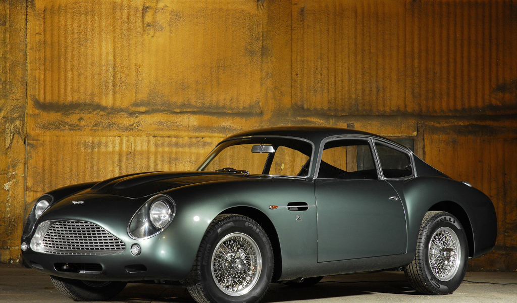 Автомобиль марки Aston Martin модели db4