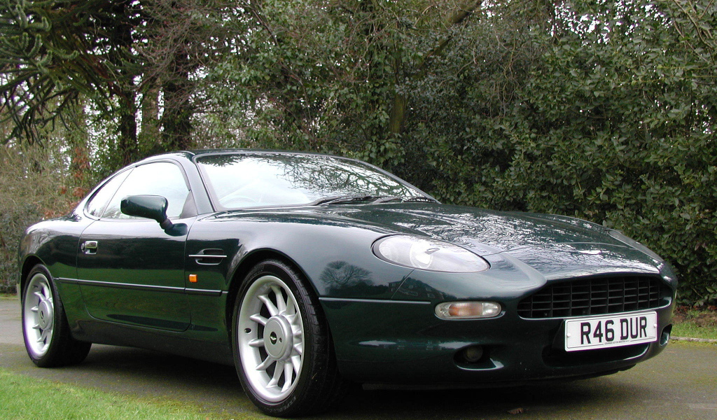 Автомобиль марки Aston Martin модели db7