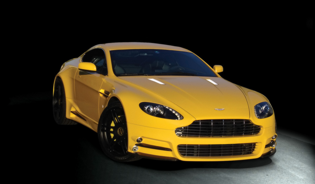 Автомобиль марки Aston Martin модели mansory