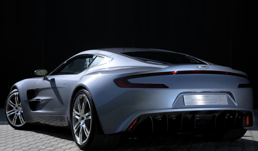 Автомобиль марки Aston Martin модели one 77