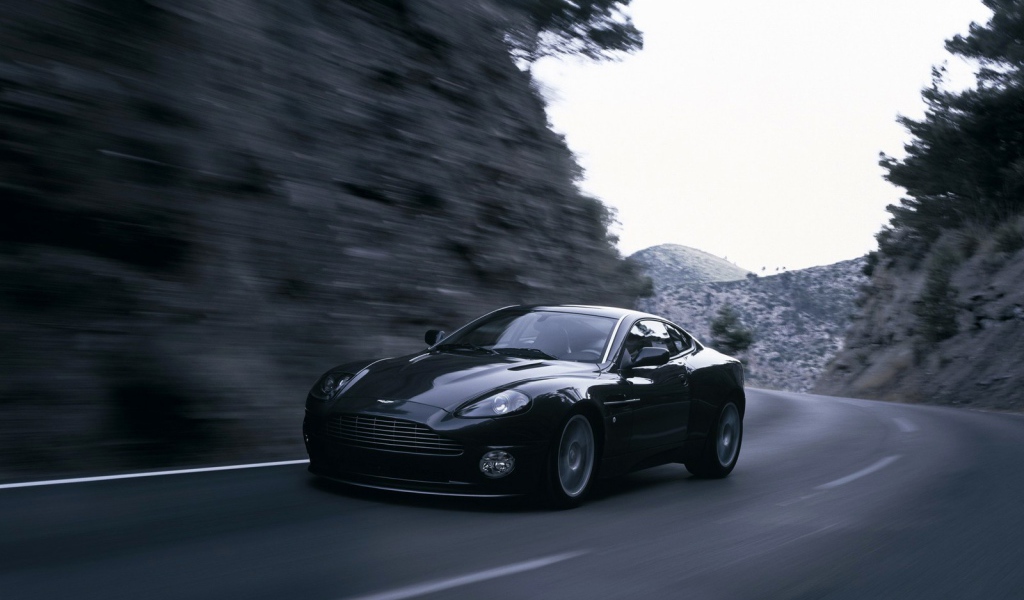 Дизайн автомобиля Aston Martin v12