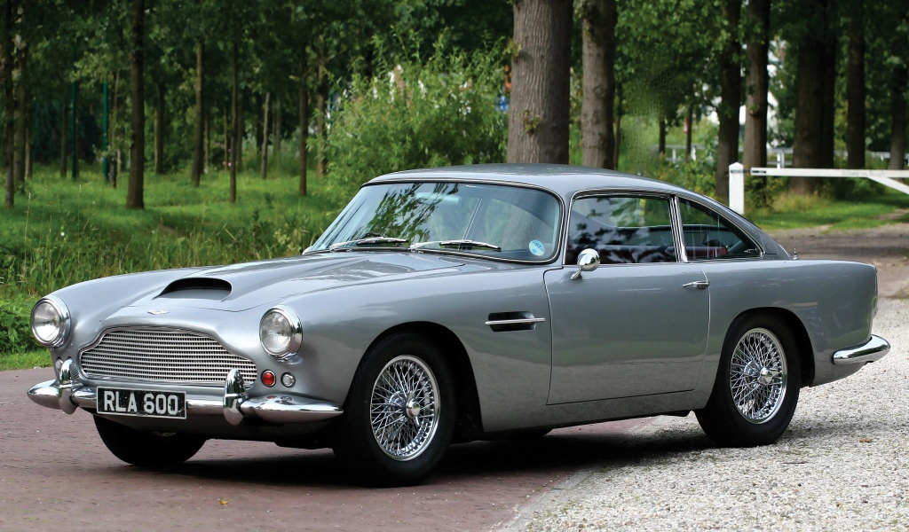 Новый автомобиль Aston Martin db4