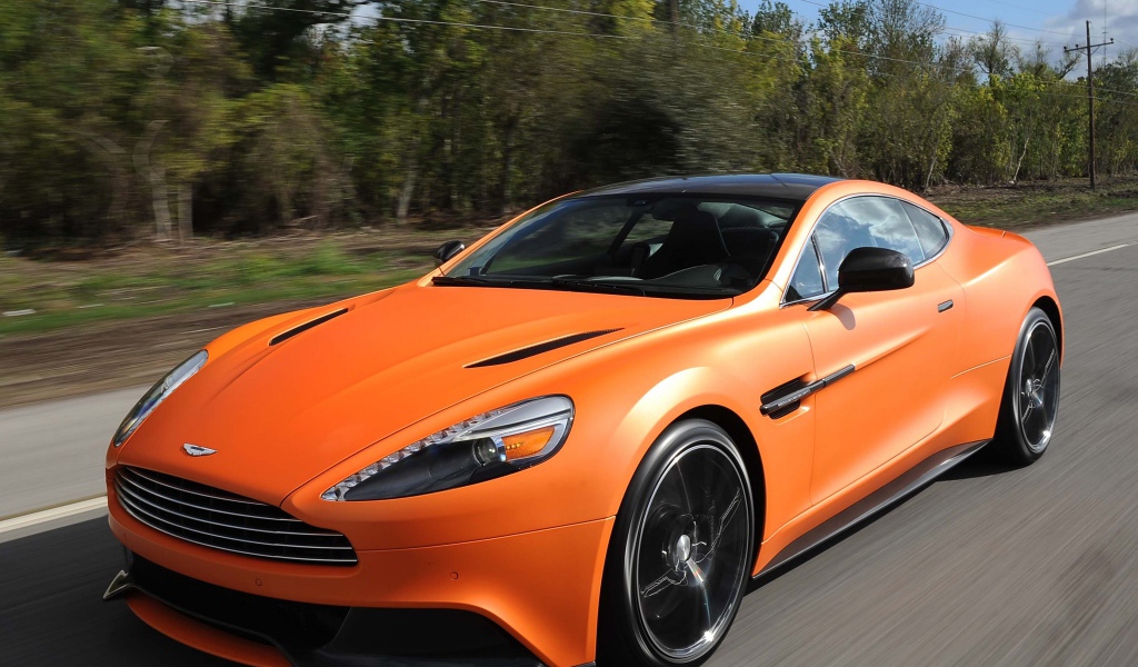 Новый автомобиль Aston Martin top gear