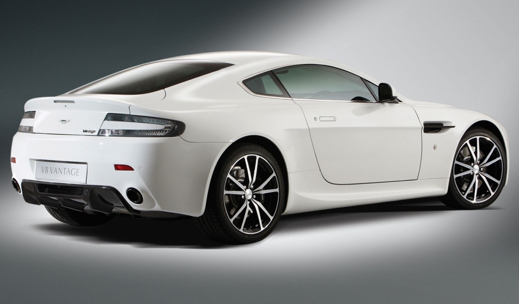 Фото автомобиля Aston Martin v8 vantage