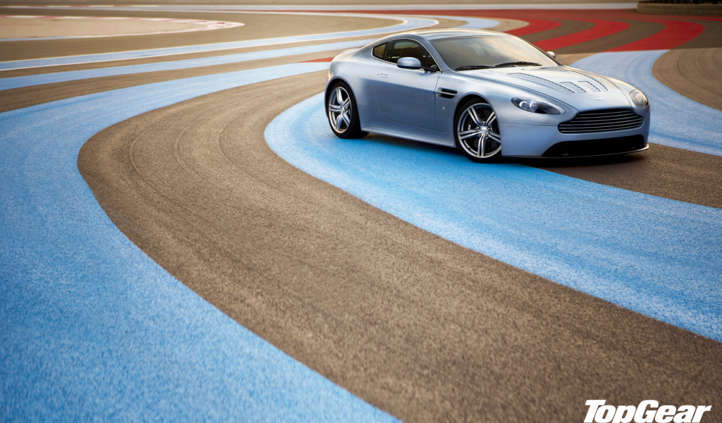 Надежная машина Aston Martin top gear