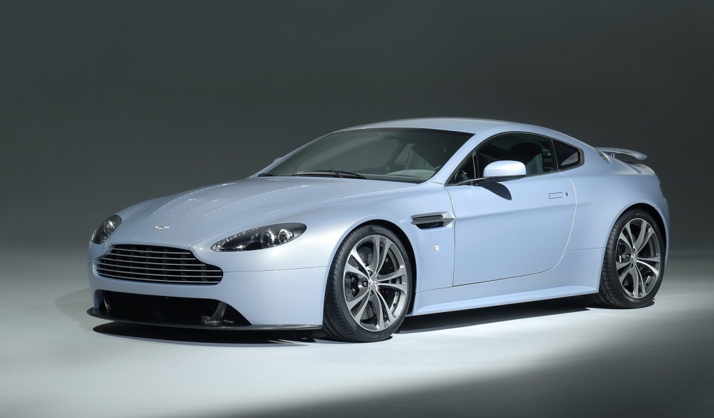 Надежная машина Aston Martin v12