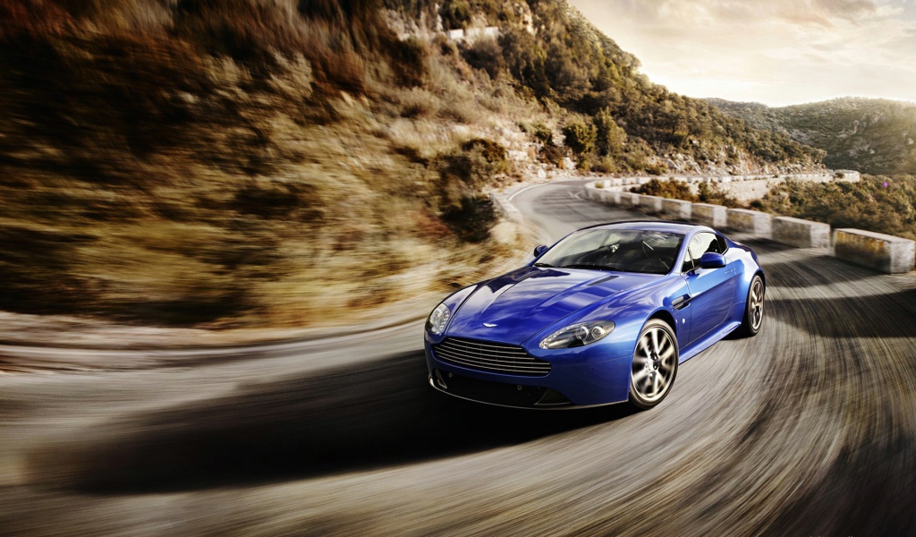 Надежный автомобиль Aston Martin v8 vantage