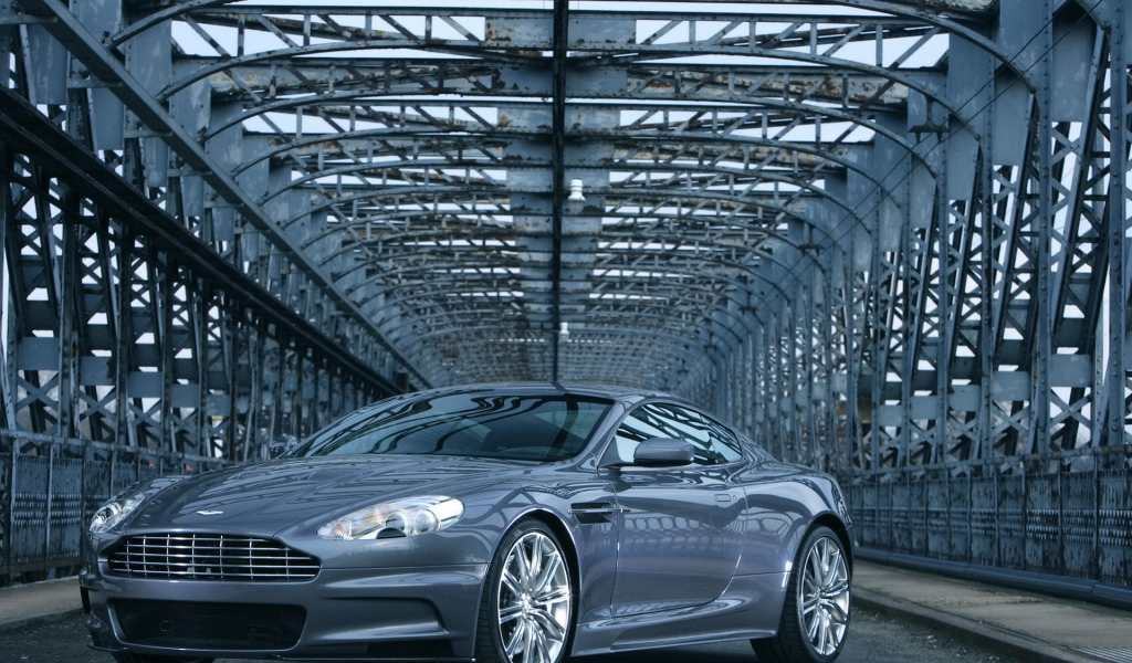 Тест драйв автомобиля Aston Martin dbs