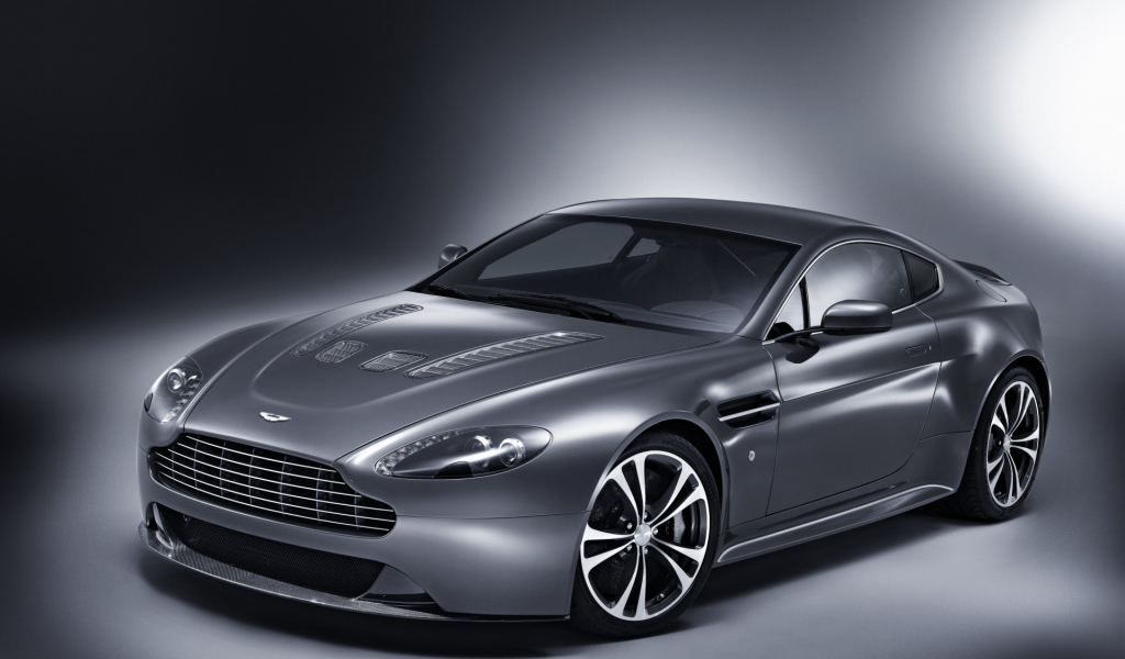 Новая машина Aston Martin db9